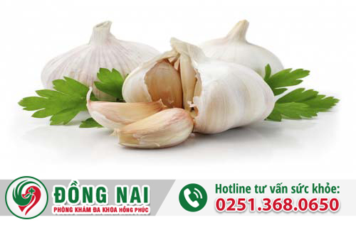 Có thể chữa sùi mào gà tại nhà bằng tỏi được không?