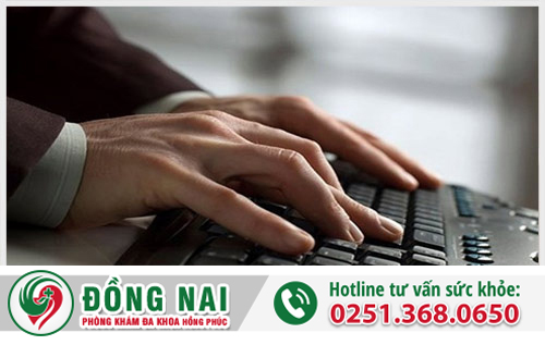 Ngồi chơi game nhiều có bị trĩ không?